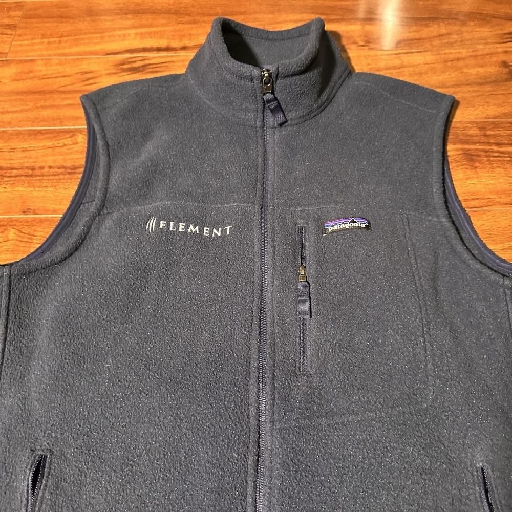 Men's Patagonia Classic Synchilla Fleece Vest Navy Blue Sz M Embroidered Element - Picture 3 of 5